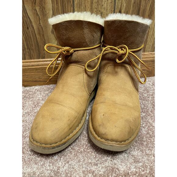 UGG size 6 Naiyah shearling winter ankle boots sheepskin suede women's - Picture 1 of 13
